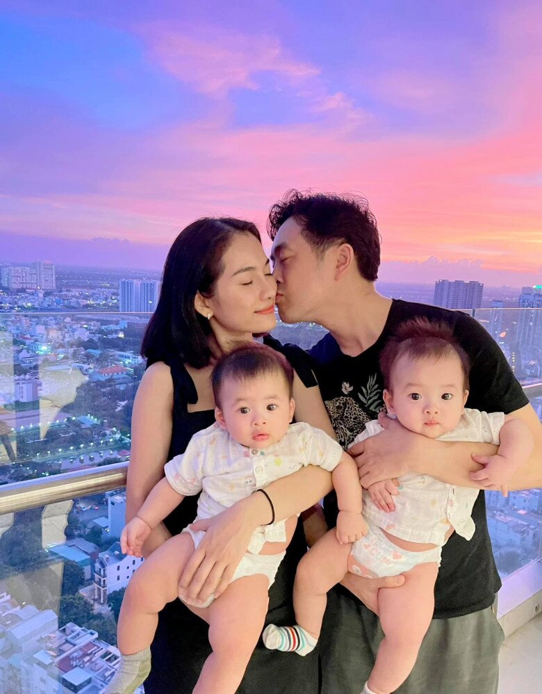 Nam nhạc sĩ lãng mạn, ngọt ngào bên vợ con.