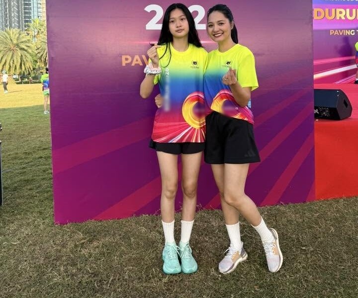 Tiểu Panda có thành tích học tập tốt, chăm chơi thể thao.