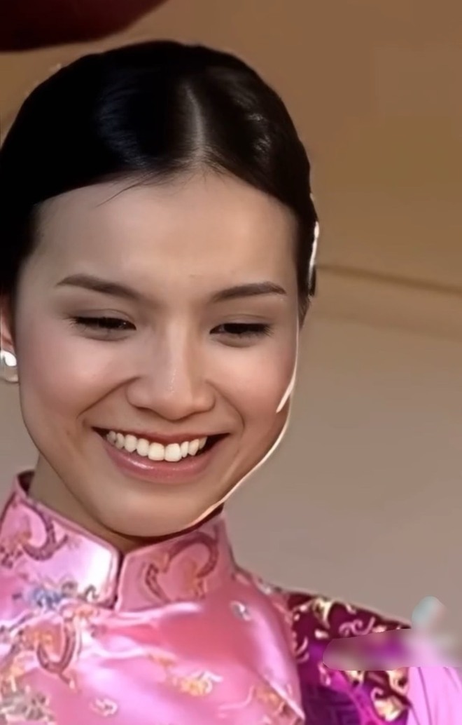 Hoa hậu Thùy Lâm sở hữu nét đẹp dịu dàng, đầy nữ tính.