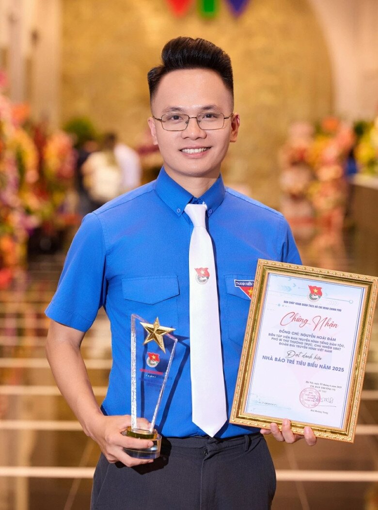 Anh là MC, BTV nhận nhiều giải thưởng ở VTV.