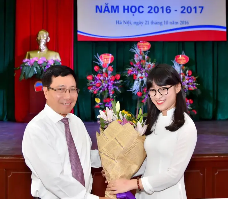 Khánh Vy sở hữu thành tích học tập ấn tượng, đỗ 4 trường đại học.