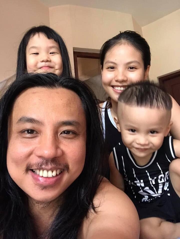Anh có 2 con đủ nếp, đủ tẻ, gia đình hạnh phúc.