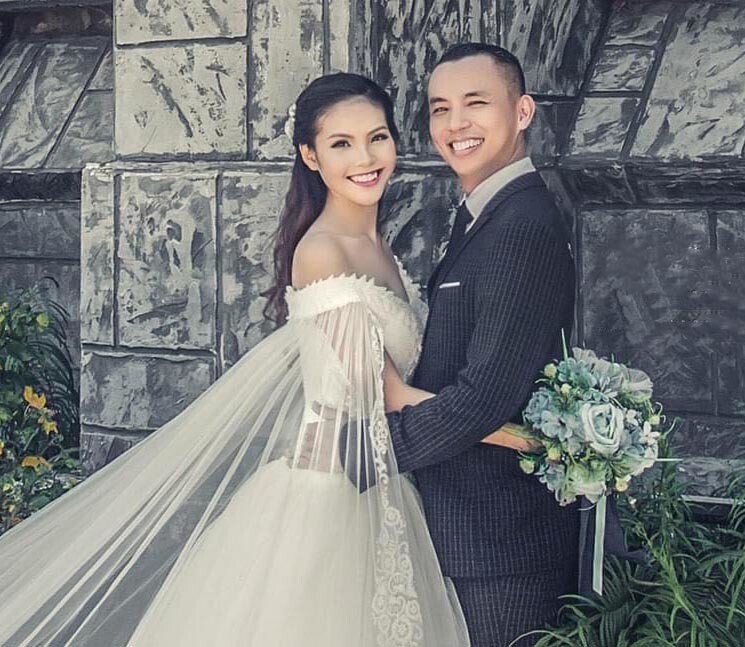 Chí Anh kết hôn với vợ kém 20 tuổi, từng là hoa khôi.