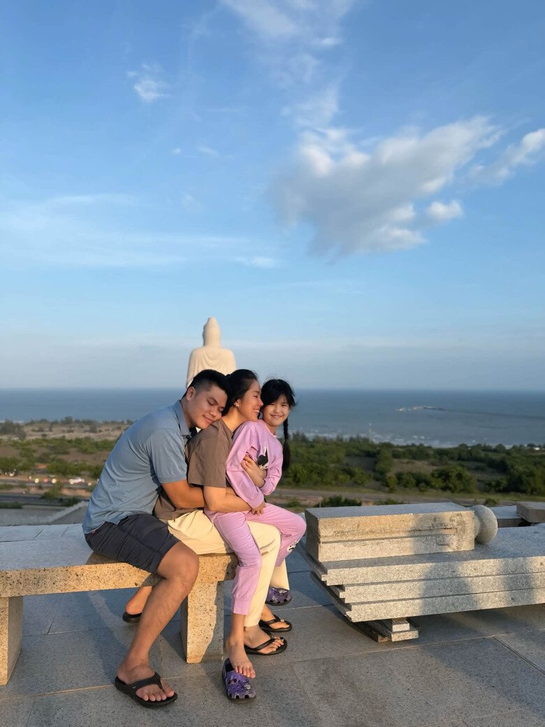 Lê Phương có cuộc sống hạnh phúc viên mãn bên ông xã Trung Kiên.