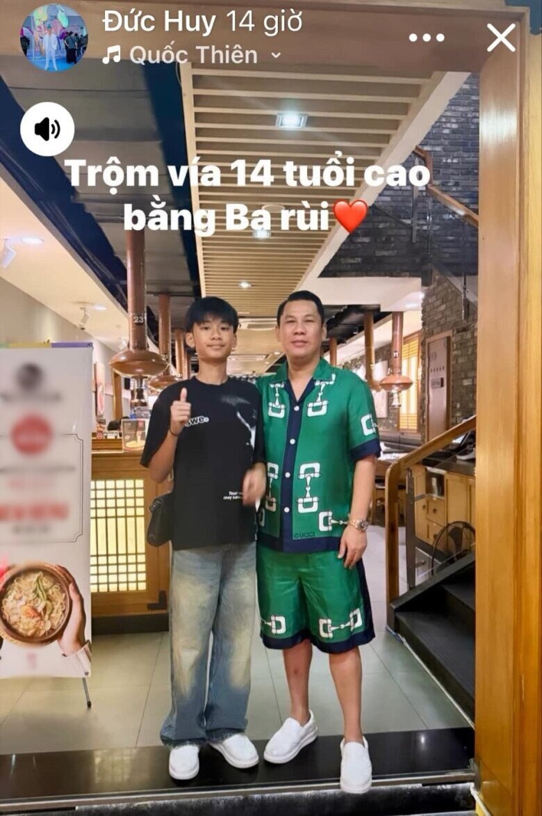 Doanh nhân Đức Huy vui vì con trai ngày càng cao ráo.