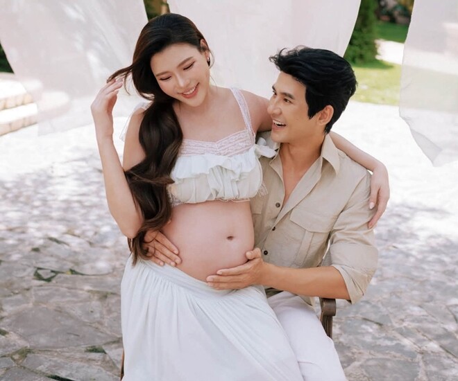Lương Thế Thành hạnh phúc thông báo bà xã Thúy Diễm đang mang bầu bé gái.