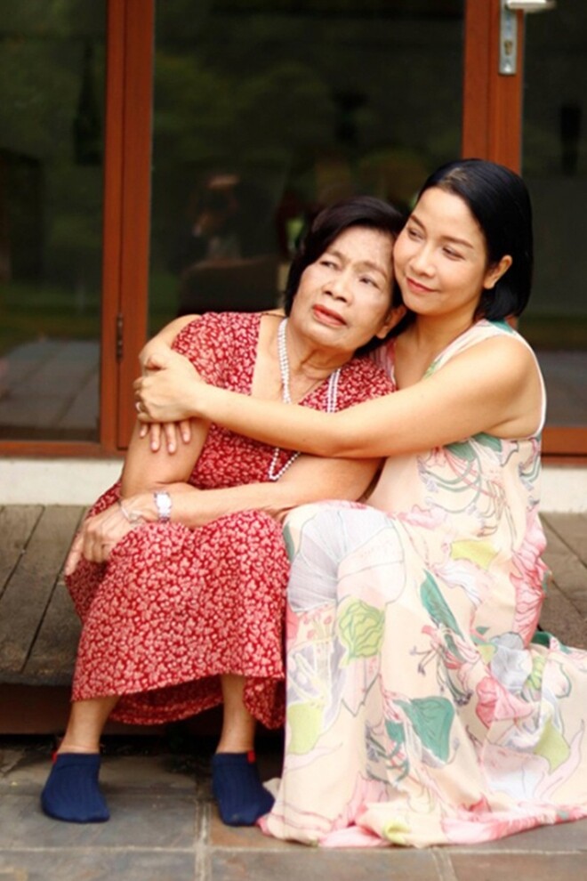 Mỹ Linh và mẹ ruột rất gắn bó, luôn đồng hành cùng nhau.