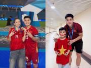 Giải trí - Sao Việt 24h: Chu Thanh Huyền mừng Quang Hải 3 lần vô địch Đông Nam Á, Con trai Hòa Minzy khoe quà đặc biệt từ Đình Bắc
