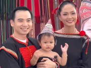 Giải trí - Con gái H'Hen Niê về quê ngoại Đắk Lắk làm tiệc thôi nôi, em bé Ê Đê gây bất ngờ với màn "đoán tương lai"