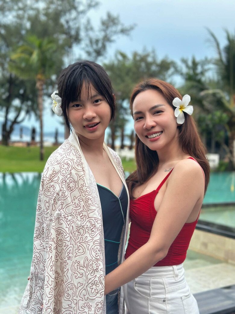 Meo Meo ở tuổi 14 hiện đã cao hơn mẹ.