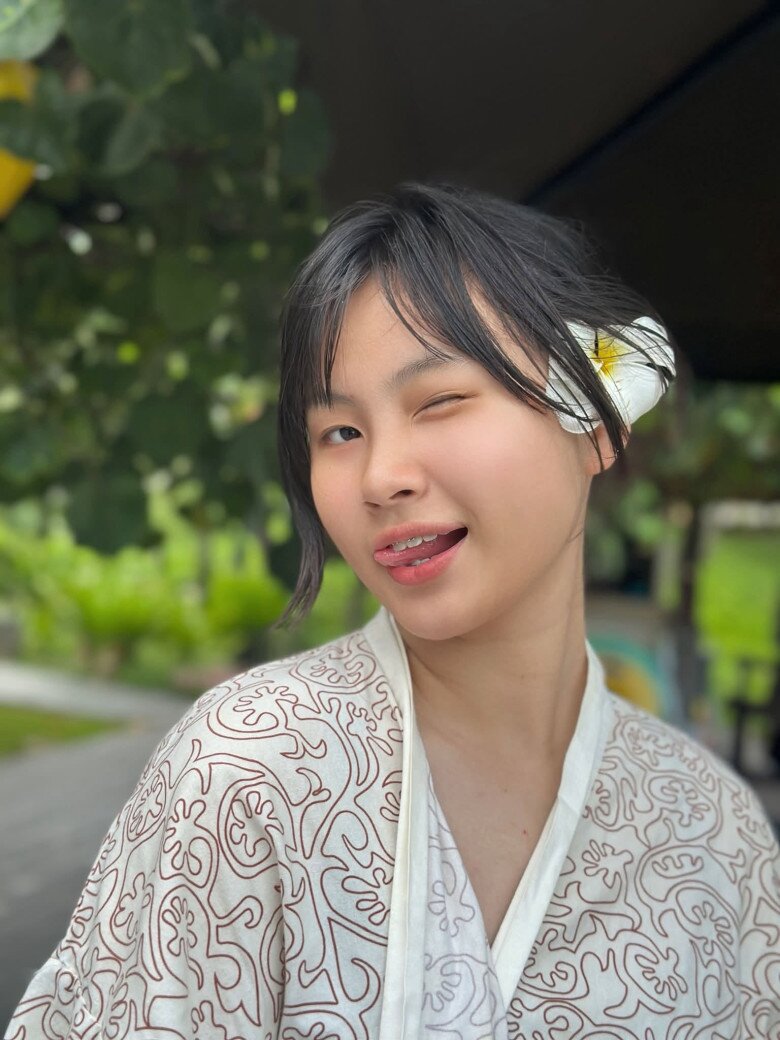 Con gái Hoàng Bách vừa đón sinh nhật tuổi 14.