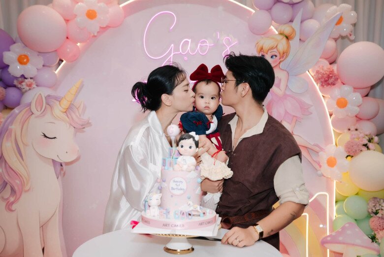 Vợ chồng Ngô Thanh Vân tổ chức tiệc thôi nôi cho ái nữ.