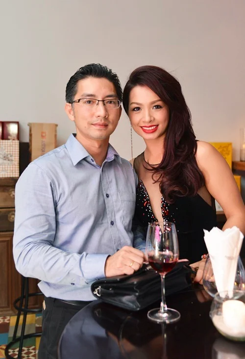 Thúy Hằng kết hôn với ông xã là tiến sĩ.