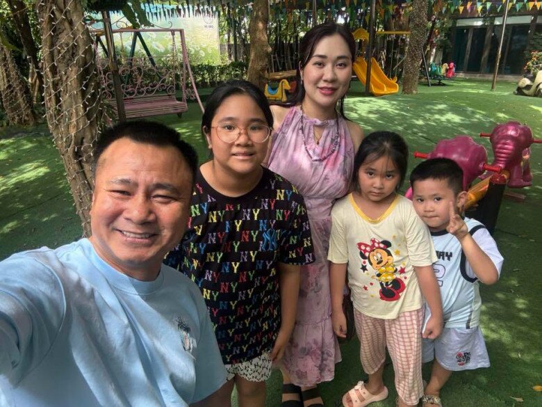 NSND Tự Long dành thời gian bên gia đình.