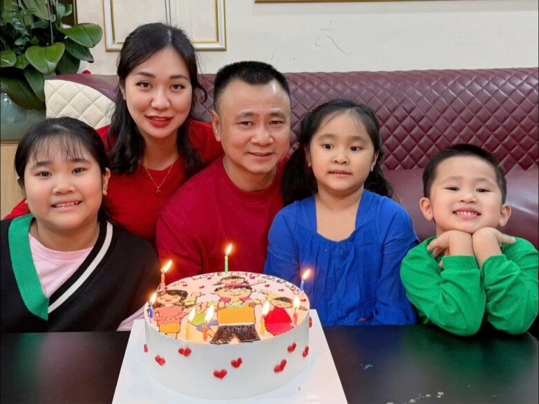 3 con của NSND Tự Long có ngoại hình giống bố.