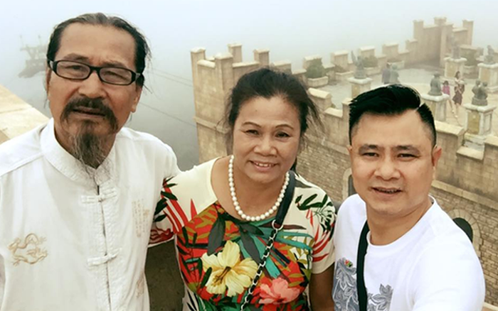 Nam nghệ sĩ sinh ra trong gia đình giàu truyền thống nghệ thuật.