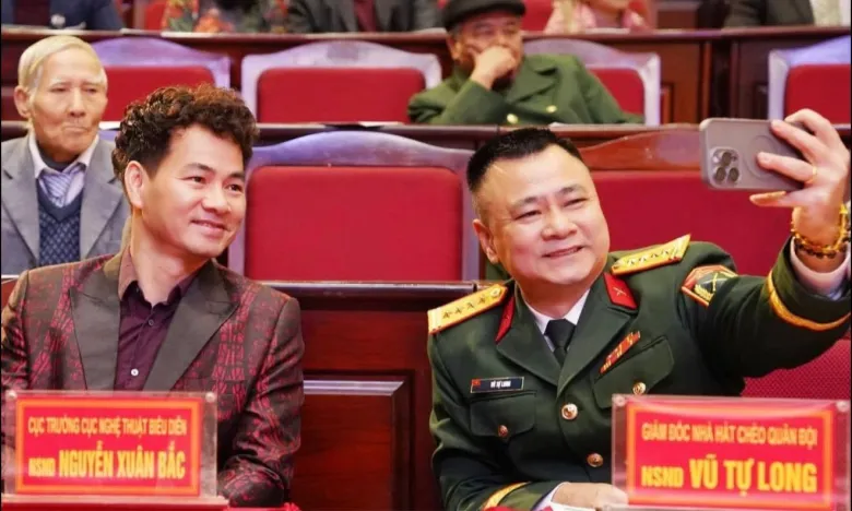 NSND Xuân Bắc và NSND Tự Long hiện đều đảm nhận vai trò quản lý.