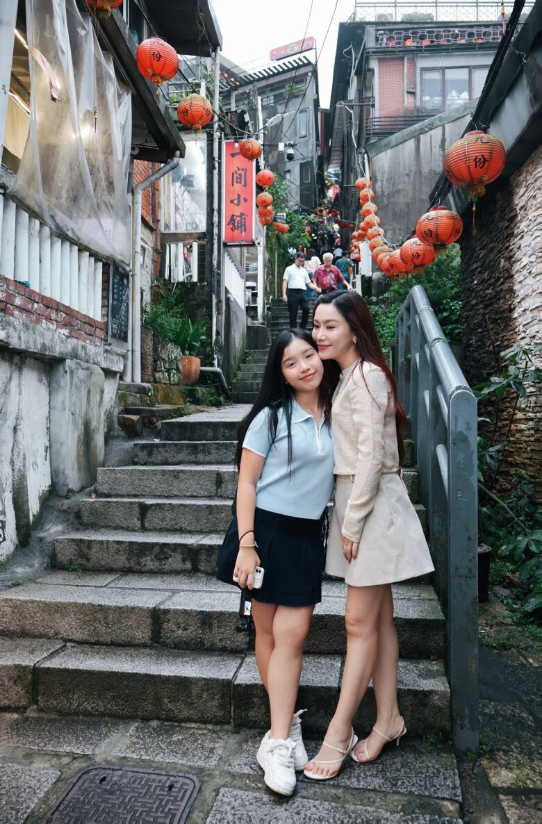 MC Anh Thơ tự hào khi con gái tự lập, tự học để có thành tích tốt.