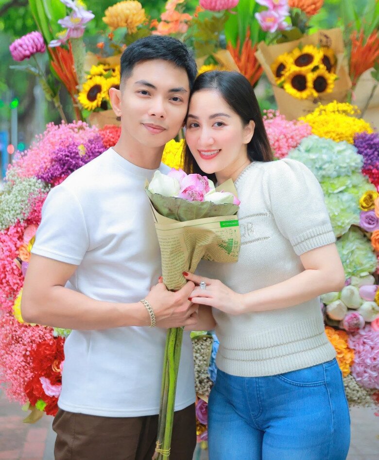 Phan Hiển luôn dành những lời khen ngọt ngào cho bà xã.