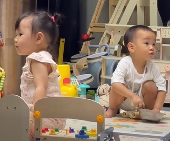 Jimmy và Jenny có khu đồ chơi riêng tại nhà.