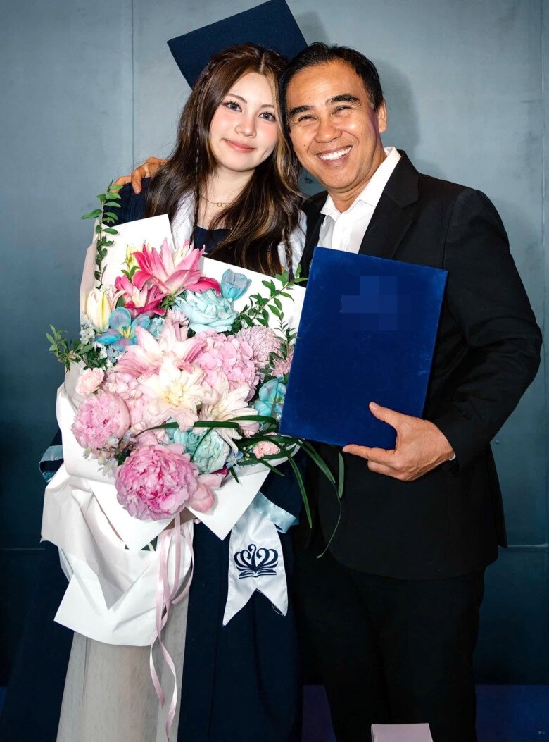 Quyền Linh xúc động khi thấy con gái út đã đến tuổi trưởng thành.