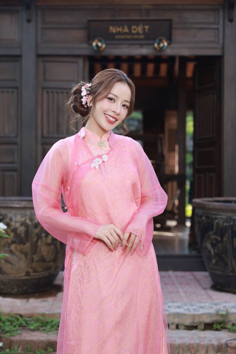Sao Việt 24h: Bạn trai Diệp Lâm Anh amp;#34;hợp cạamp;#34; với con riêng của người yêu; Con trai Trương Quỳnh Anh lần đầu tự đi học - 8
