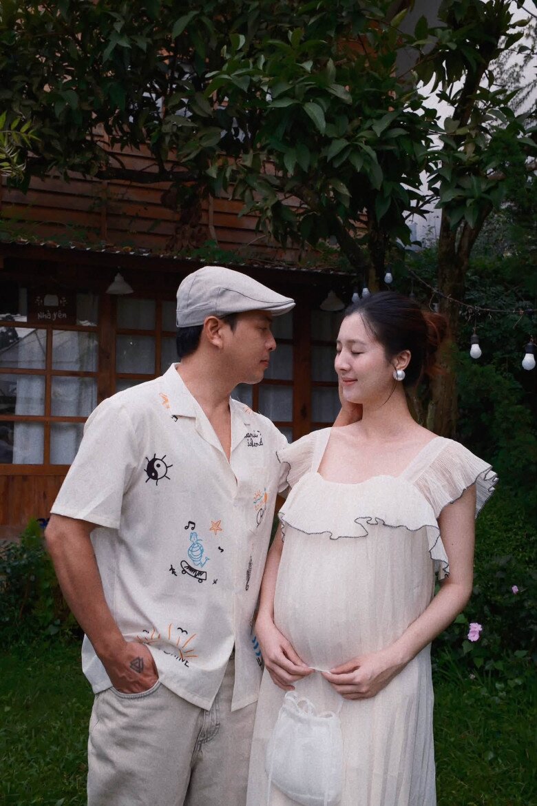 Sao Việt 24h: Chồng trẻ Lê Phương gọi vợ bằng 3 từ amp;#34;ngọt lịmamp;#34;; Bạch Lan Phương nhắn tin amp;#34;mắngamp;#34; Huỳnh Anh giữa đêm - 9