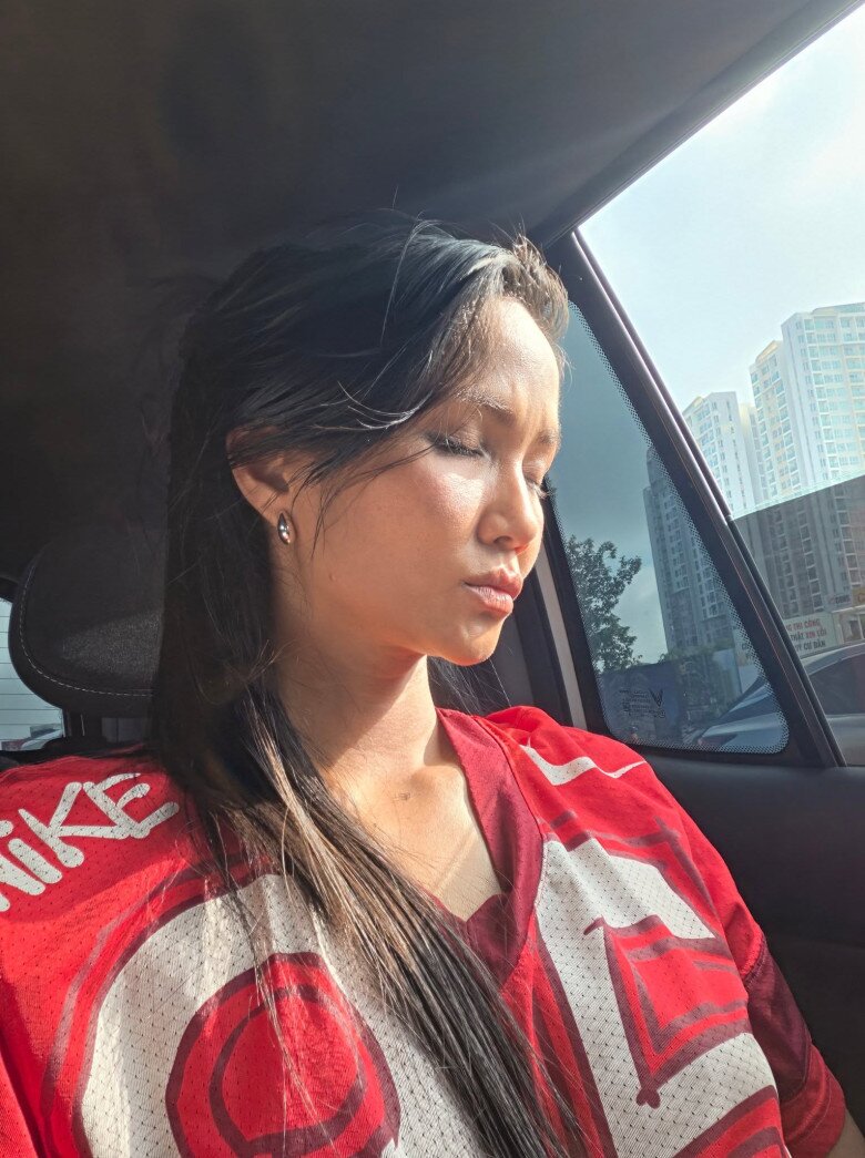 Sao Việt 24h: Con gái Ngô Thanh Vân hoá tomboy ở trời Tây; amp;#34;Nữ hoàng ảnh lịchamp;#34; khoe nhan sắc trẻ trung bên mẹ ruột 90 tuổi - 6