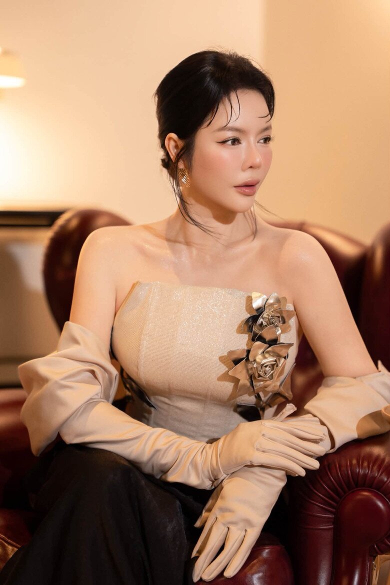 Sao Việt 24h: Con gái Ngô Thanh Vân hoá tomboy ở trời Tây; amp;#34;Nữ hoàng ảnh lịchamp;#34; khoe nhan sắc trẻ trung bên mẹ ruột 90 tuổi - 9