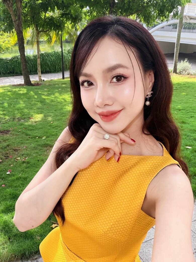 Sao Việt 24h: Con gái Ngô Thanh Vân hoá tomboy ở trời Tây; amp;#34;Nữ hoàng ảnh lịchamp;#34; khoe nhan sắc trẻ trung bên mẹ ruột 90 tuổi - 5