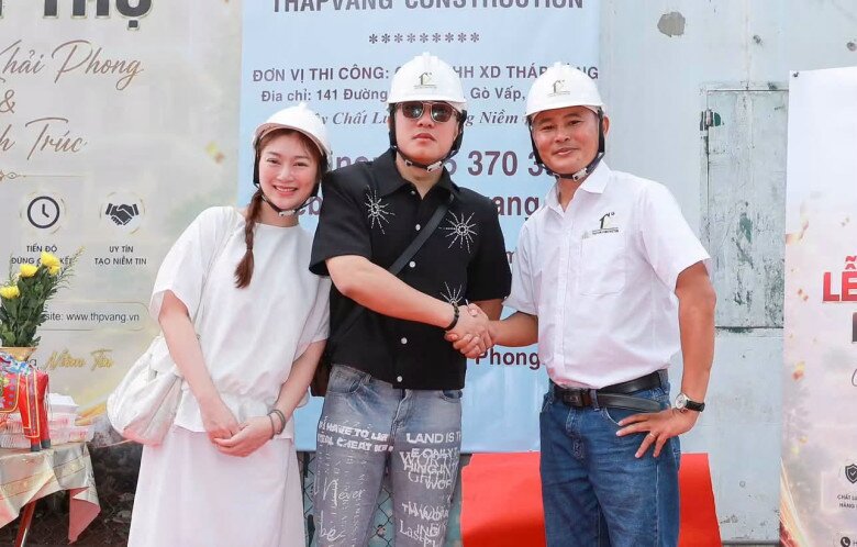 Sao Việt 24h: Con gái Phi Nhung nghẹn ngào tưởng nhớ sau 5 năm mẹ qua đời; Mạc Anh Thư amp;#34;công khai người yêuamp;#34; - 4