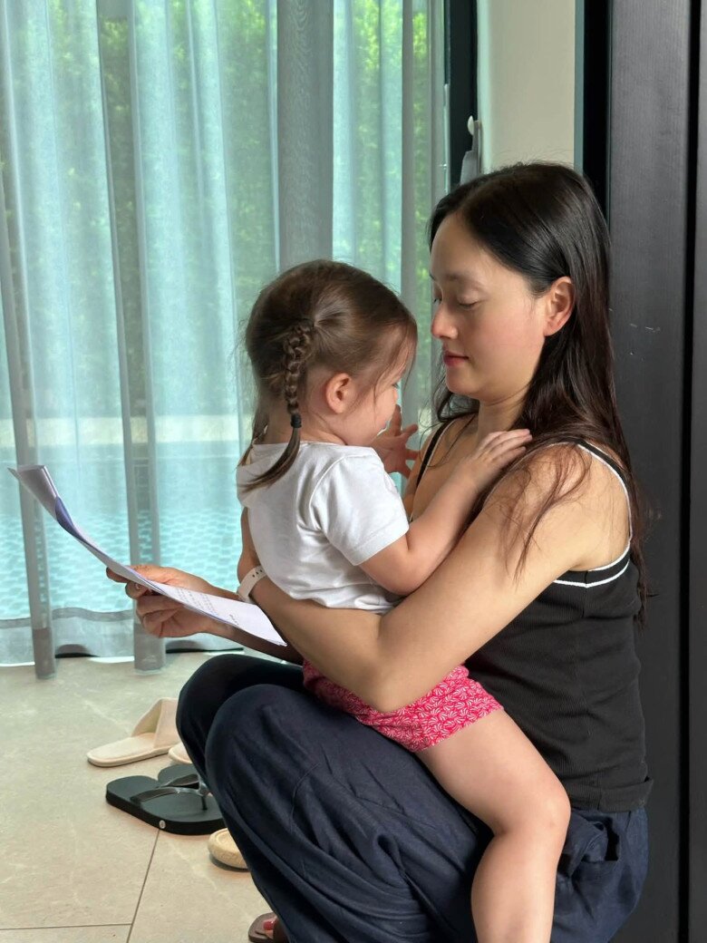 Sao Việt 24h: Con trai BTV Thụy Vân sở hữu vẻ ngoài như tài tử; Lisa nhà Hồ Ngọc Hà làm bánh tặng ông ngoại lai Pháp - 5