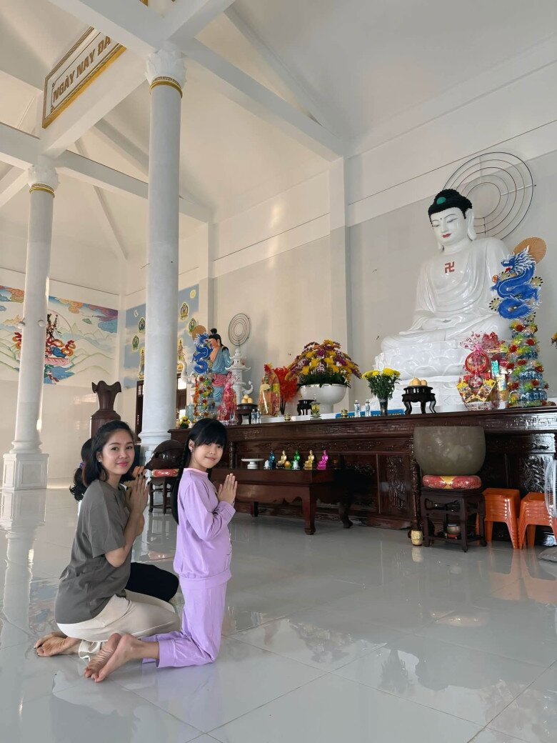 Sao Việt 24h: Leon nhà Hồ Ngọc Hà 6 tuổi đá bóng như amp;#34;siêu saoamp;#34;; Con gái Kha Ly cười rạng rỡ đón sinh nhật 2 tuổi - 6