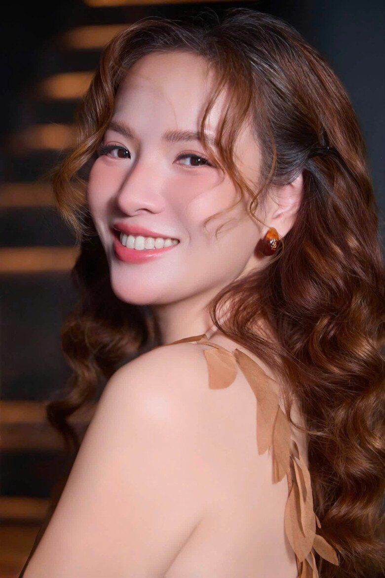 Sao Việt 24h: NSND Thanh Lam và cháu ngoại thi nhau thổi nến sinh nhật; Con gái Đặng Thu Thảo lớn phổng phao, cao tới vai bà - 7