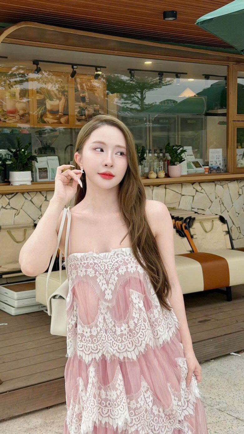 Sao Việt 24h: NSND Thanh Lam và cháu ngoại thi nhau thổi nến sinh nhật; Con gái Đặng Thu Thảo lớn phổng phao, cao tới vai bà - 9