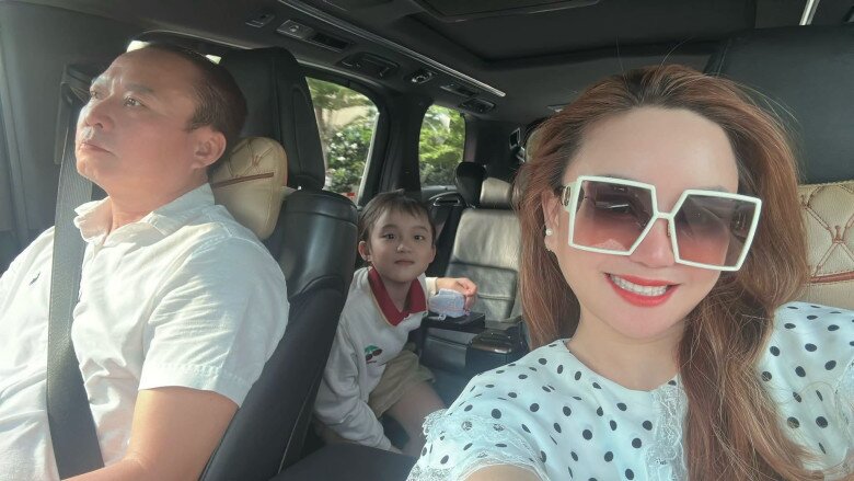Sao Việt 24h: Hồ Ngọc Hà amp;#34;giận dỗiamp;#34; vì mẹ U70 chiếm hết lời khen; Hà Kiều Anh cùng 2 con trai chinh phục 294 bậc thang - 9