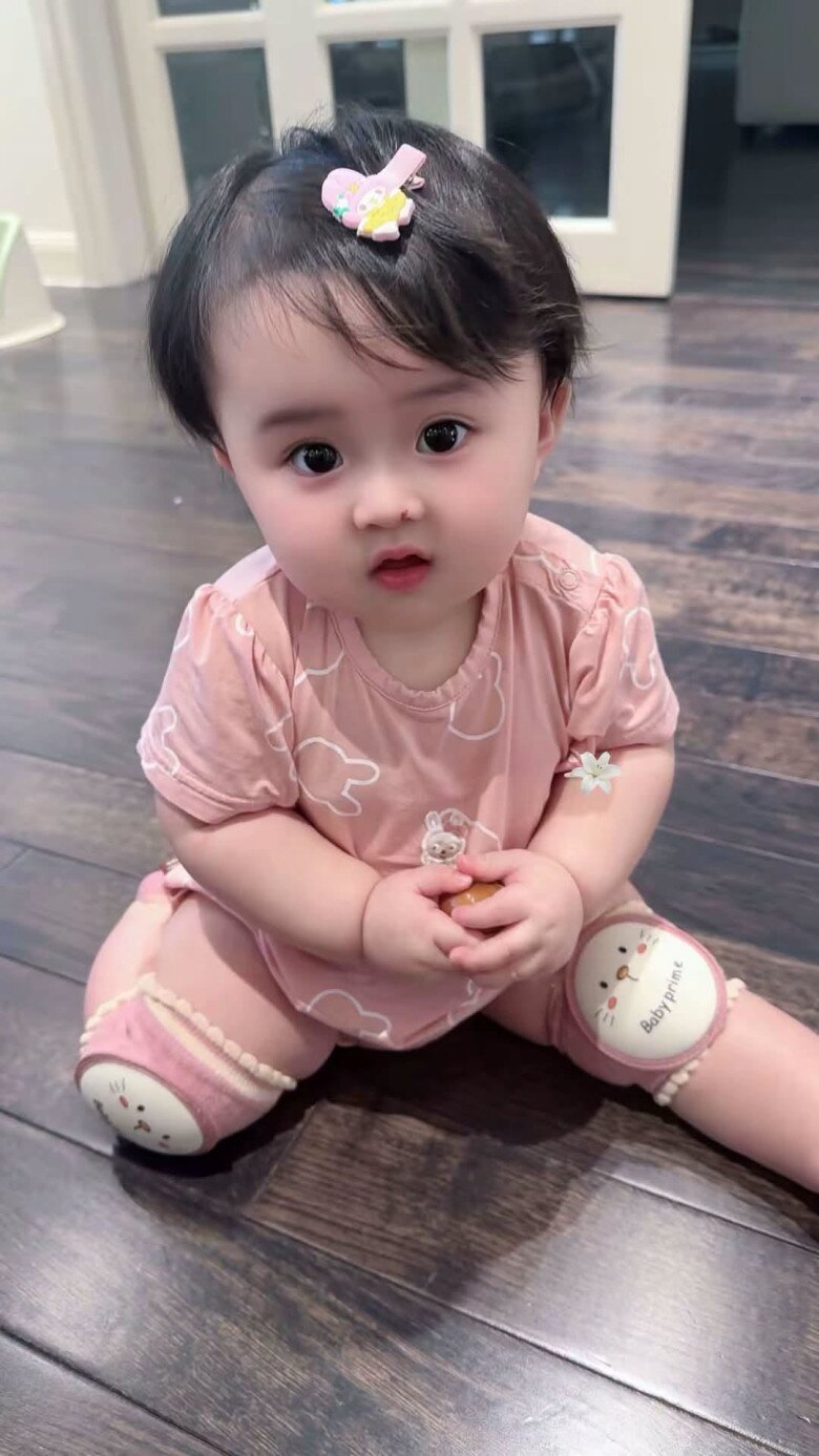 Sao Việt 24h: Hồ Quỳnh Hương tình tứ bên chồng doanh nhân; Con gái Ngô Thanh Vân chập chững những bước đi đầu tiên - 7