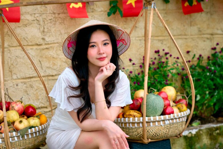 Sao Việt 24h: Khánh Thi - Phan Hiển khóa môi lãng mạn tại Phú Quốc; MC Mai Ngọc đọ nhan sắc cùng mẹ ruột - 8