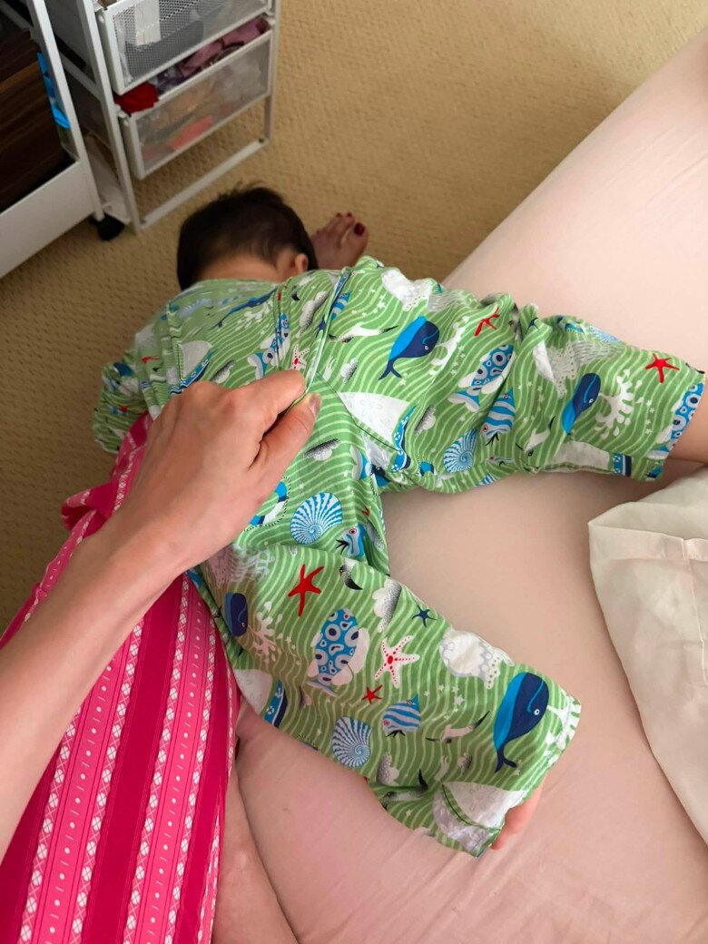 Sao Việt 24h: Mạnh Trường nghẹn ngào tiễn biệt bố bằng bức ảnh từ thuở nhỏ; Ngô Thanh Vân không thỏa hiệp khi con khóc suốt 1 tiếng - 8