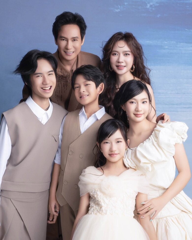 Sao Việt 24h: Mạnh Trường nghẹn ngào tiễn biệt bố bằng bức ảnh từ thuở nhỏ; Ngô Thanh Vân không thỏa hiệp khi con khóc suốt 1 tiếng - 10