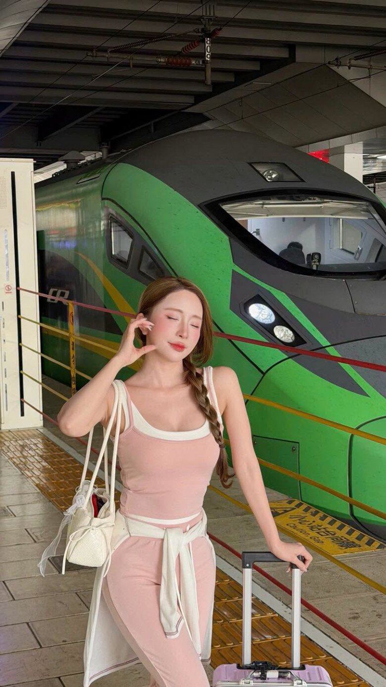 Sao Việt 24h: Nguyễn Văn Chung bất ngờ vì quý tử hiện cao ngang mình; Khánh Thi dạy con gái út xinh như thiên thần nhảy múa - 9