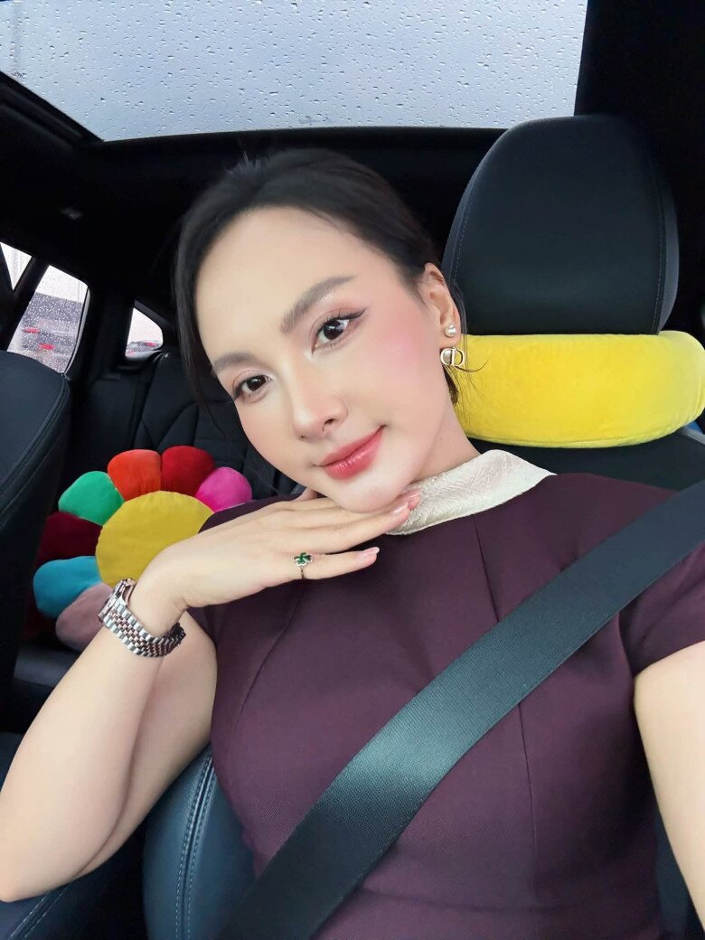 Sao Việt 24h: Quang Minh cầm chổi dọn biệt thự tặng vợ kém 37 tuổi; Lâm Khánh Chi bất ngờ vì con trai lớn quá nhanh - 8