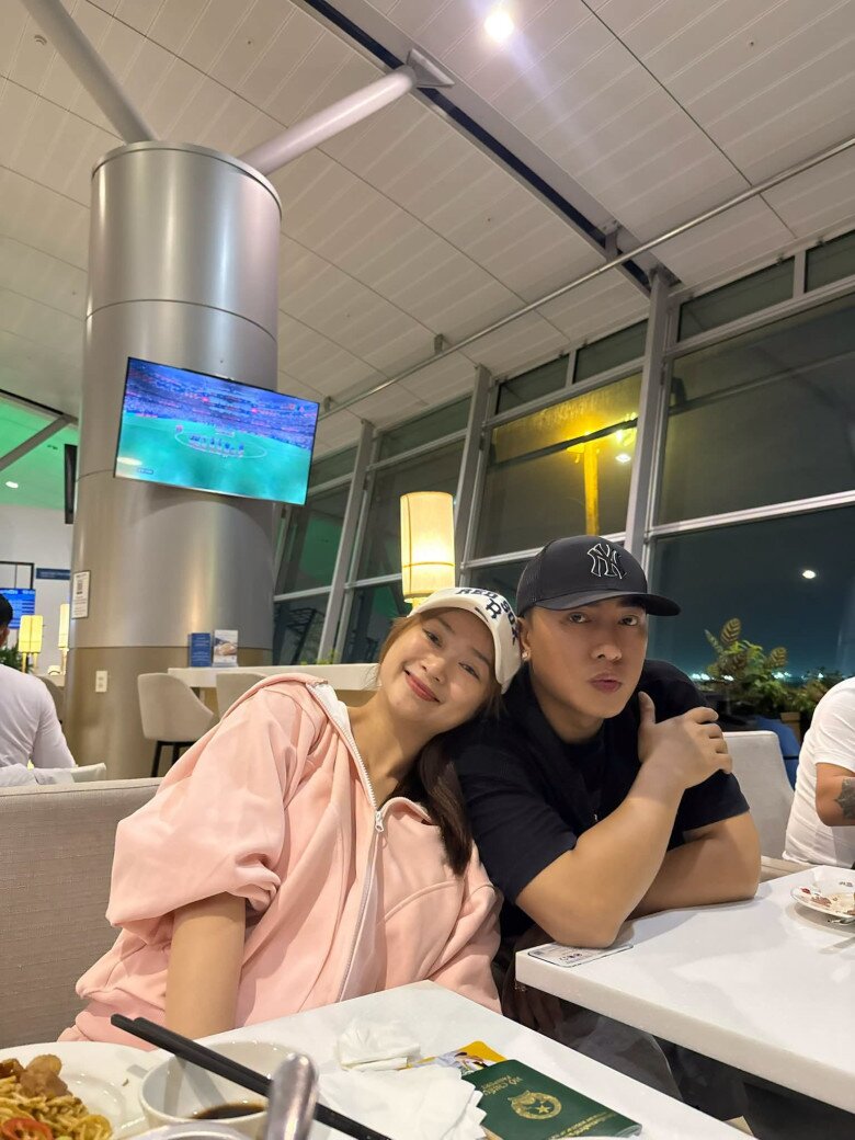 Sao Việt 24h: Quỳnh Nga - Việt Anh công khai loạt khoảnh khắc hẹn hò tình tứ; Mẹ 3 con Nhã Phương khoe vóc dáng - 10