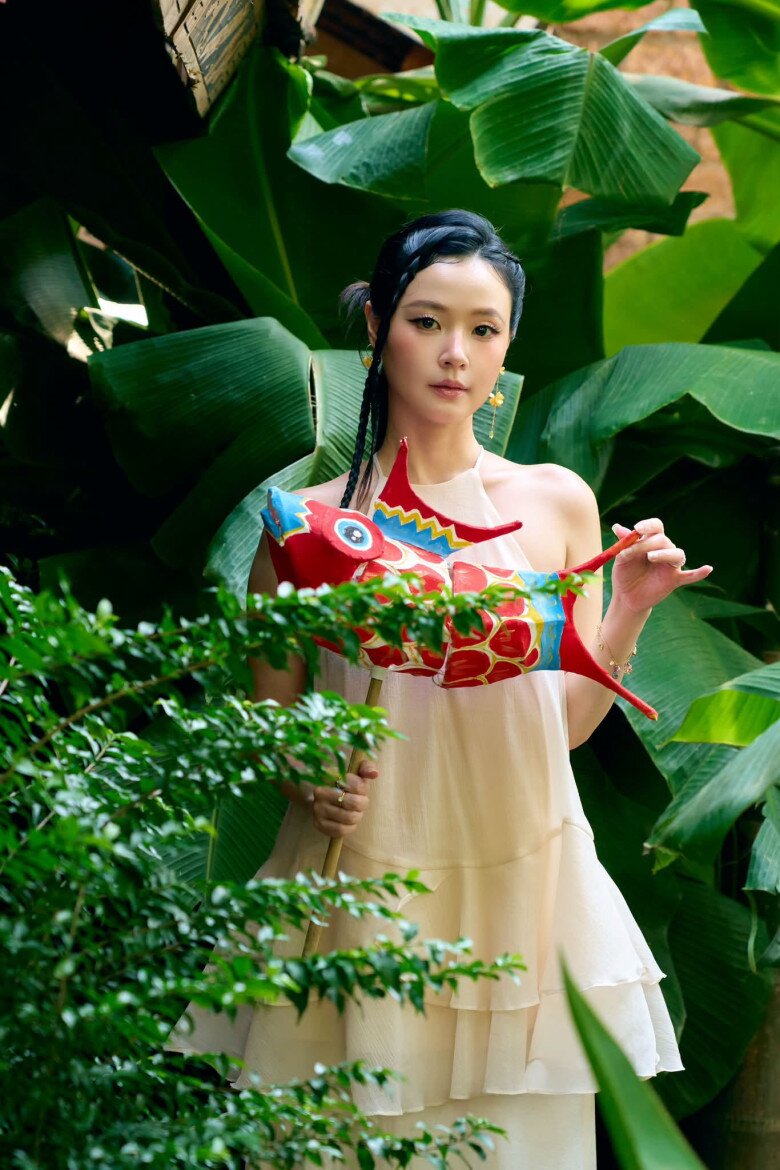 Sao Việt 24h: Tú Dưa tự hào khoe con gái với Thúy Hiền, thần thái gây chú ý; Bình An amp;#34;khóc không ngừngamp;#34; trong đám cưới em gái - 7