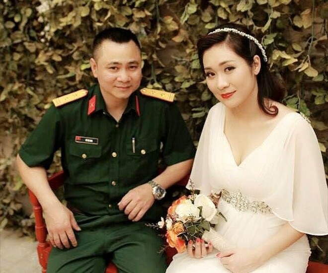 NSND Tự Long kết hôn với bà xã kém 12 tuổi.