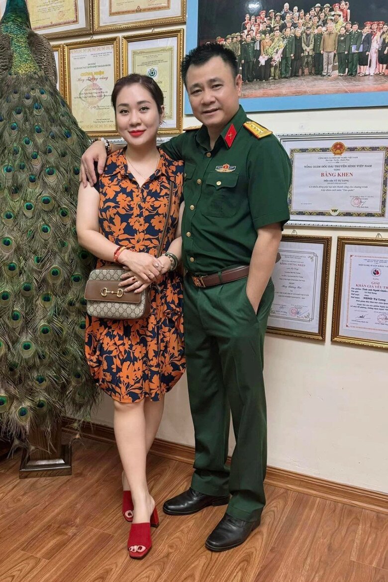 Vợ của NSND Tự Long là giảng viên ở trường quân đội.