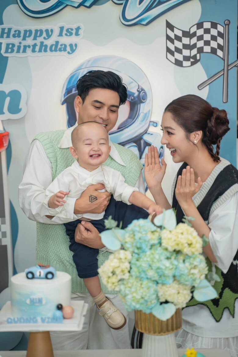 Bé Hin có nhiều biểu cảm ngộ nghĩnh, đáng yêu.
