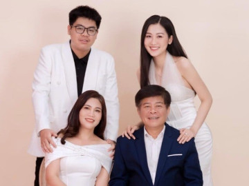 Hoa hậu sinh năm 2001 chia sẻ về gia đình có bố là Phó Viện trưởng Viện kiểm sát, mẹ là Hiệu trưởng