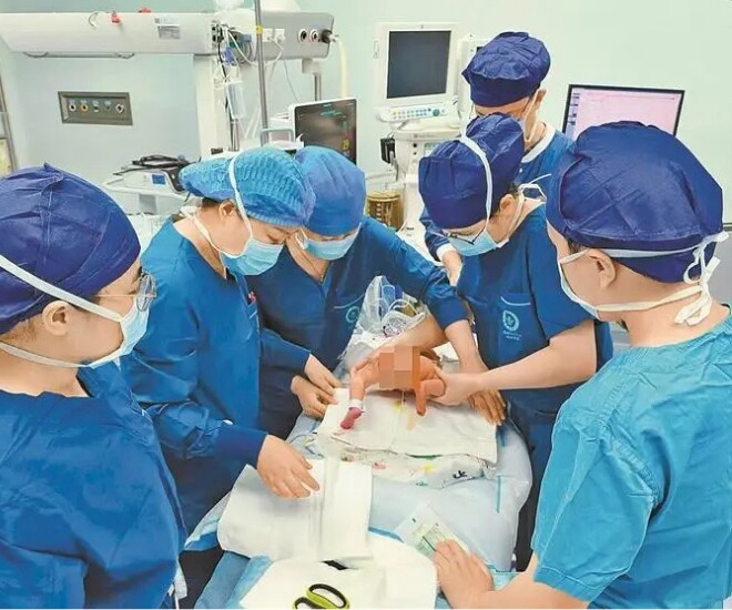 Thai nhi được phát hiện bất thường từ tuần thứ 23, chào đời với khối u quái khổng lồ.