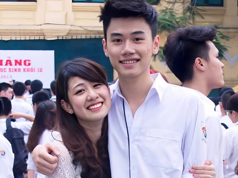 Đôi "nam thanh nữ tú" này cảm mến nhau từ khi còn học THPT, nhan sắc cực phẩm thuở 18 tuổi khiến ai nấy đều trầm trồ.